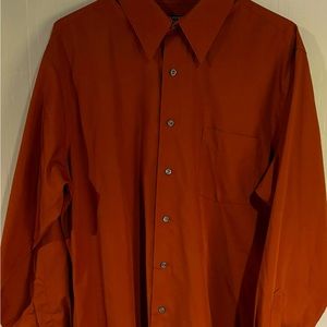 Long sleeve collared button-down.  Fitted Shirt.